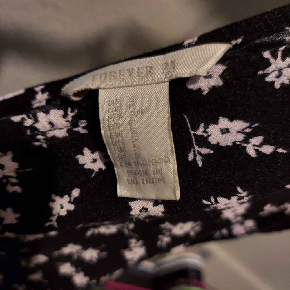 Forever 21 black flowered dress size Small